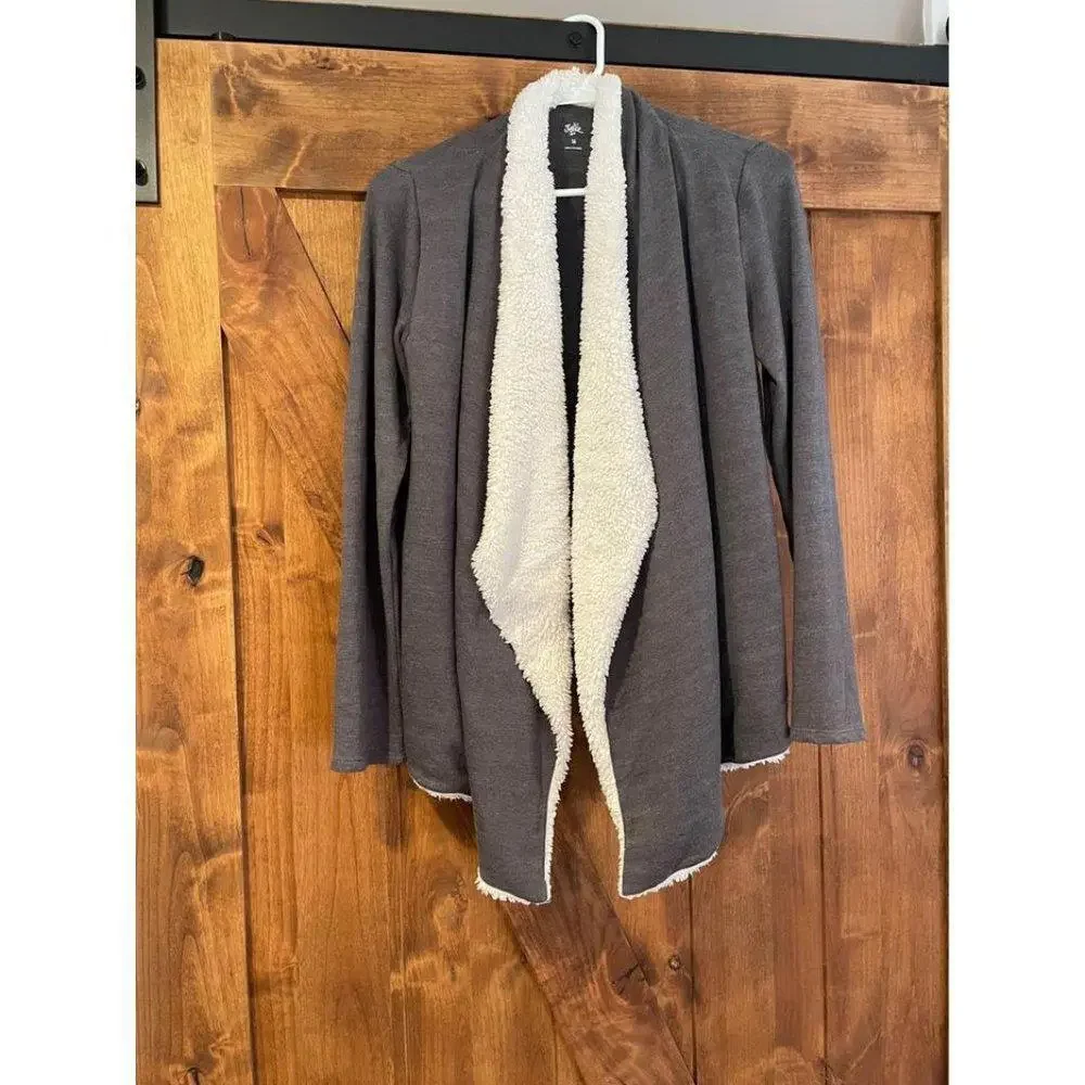 Justice shrug with Sherpa lined‎ front girls size 16